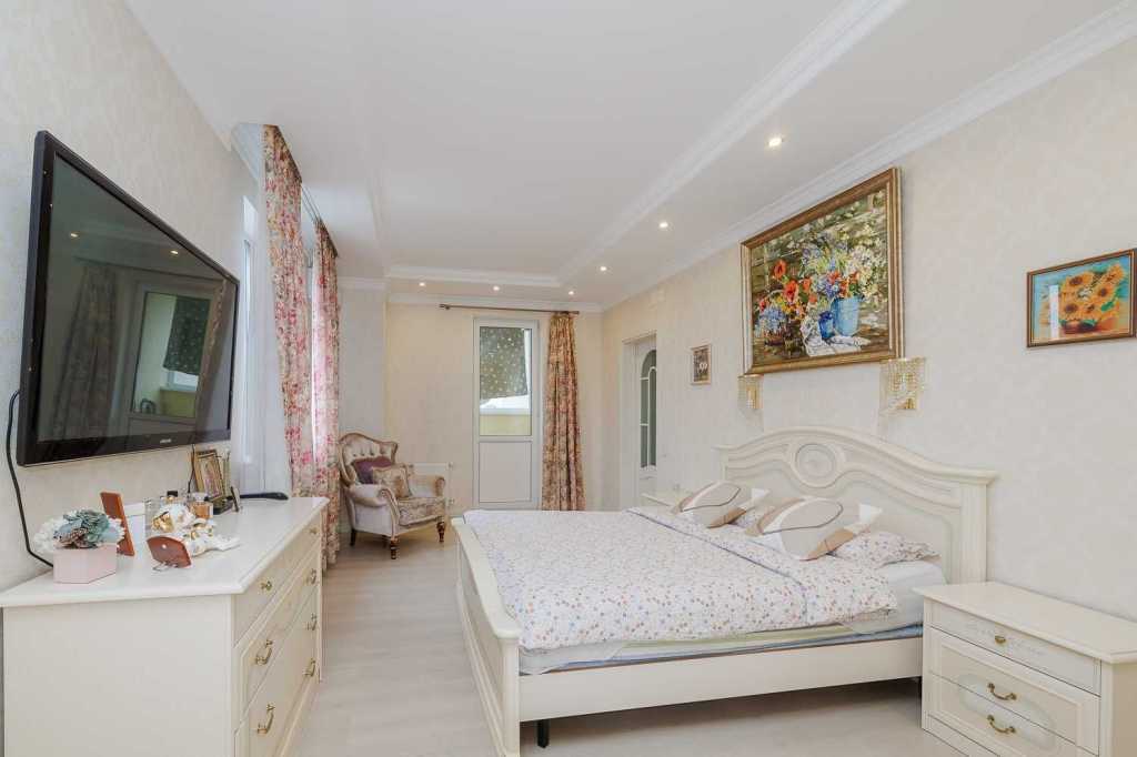 Продажа 3-комнатной квартиры 129.9 м², Курська, 13