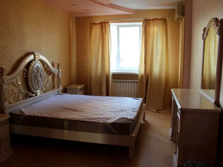 Аренда 4-комнатной квартиры 130 м², Анны Ахматовой ул., 13