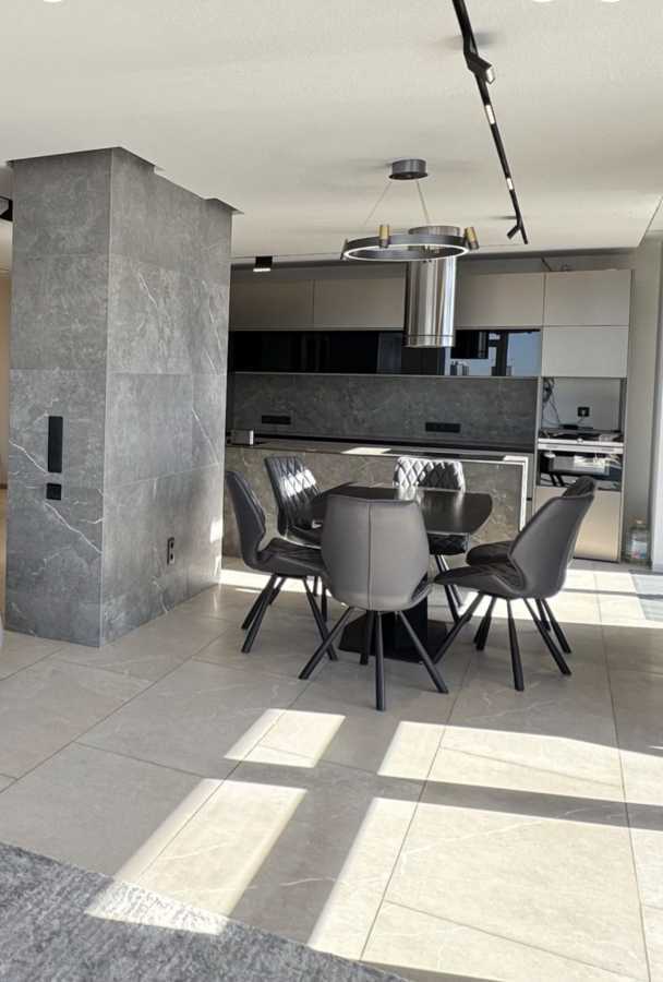 Аренда 4-комнатной квартиры 168 м², Джона Маккейна ул.