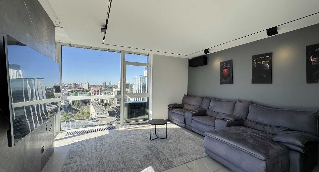 Аренда 4-комнатной квартиры 168 м², Джона Маккейна ул.