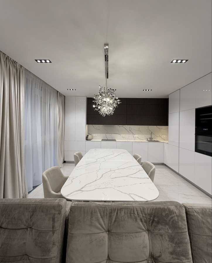 Аренда 4-комнатной квартиры 149 м², Джона Маккейна ул.