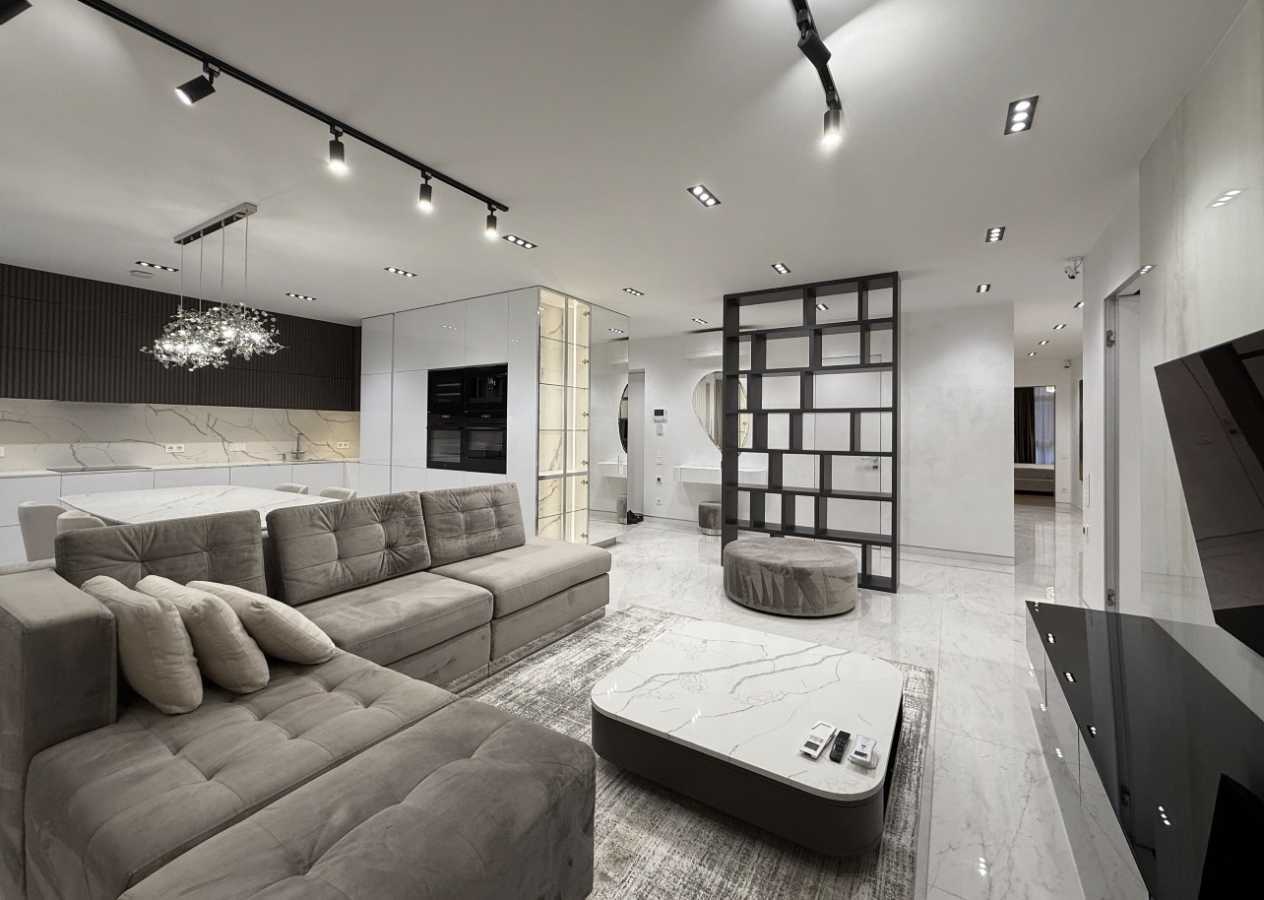 Аренда 4-комнатной квартиры 149 м², Джона Маккейна ул.