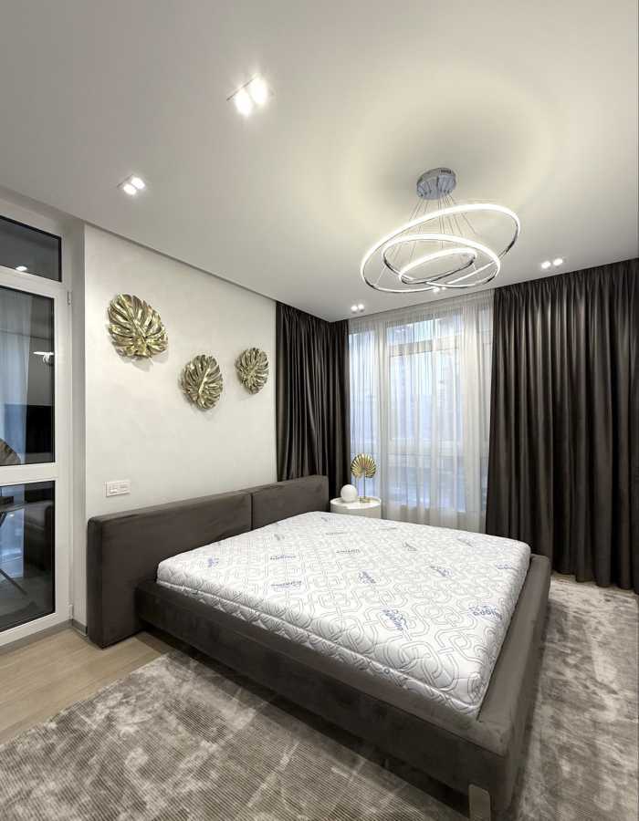 Аренда 4-комнатной квартиры 149 м², Джона Маккейна ул.