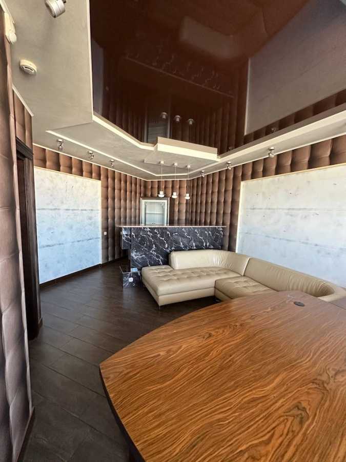 Продажа 5-комнатной квартиры 213 м², Срибнокильская ул., 1