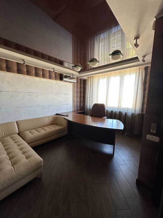 Продажа 5-комнатной квартиры 213 м², Срибнокильская ул., 1