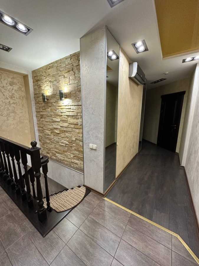 Продажа 5-комнатной квартиры 213 м², Срибнокильская ул., 1