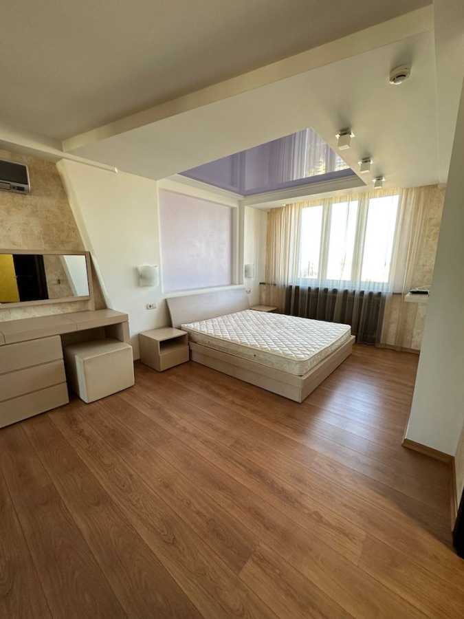 Продажа 5-комнатной квартиры 213 м², Срибнокильская ул., 1