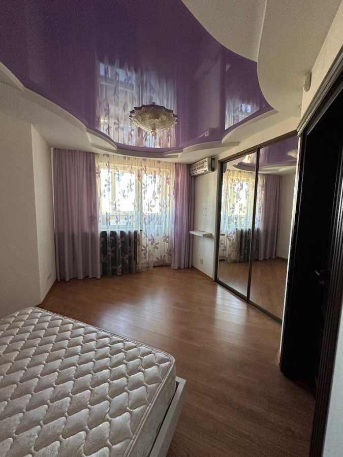 Продажа 5-комнатной квартиры 213 м², Срибнокильская ул., 1