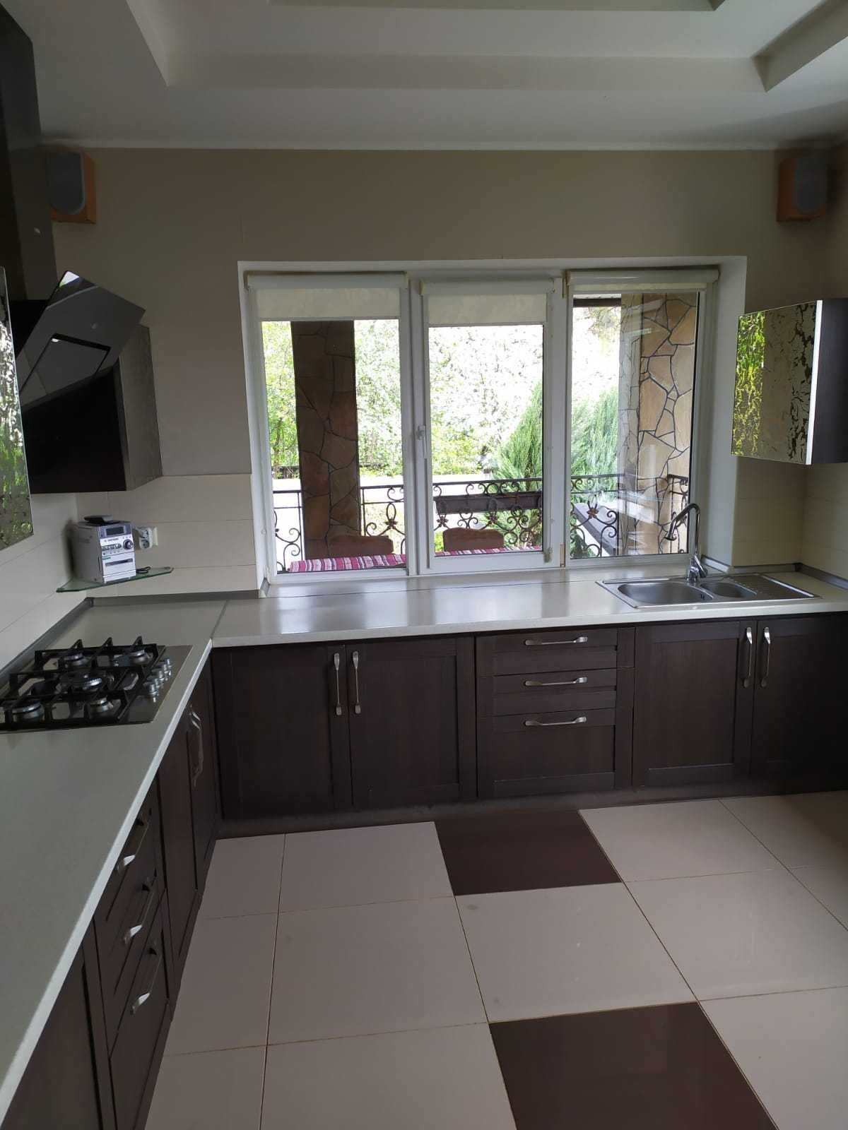 Оренда будинку 180 м²