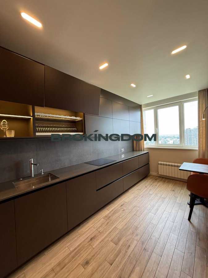 Продажа 3-комнатной квартиры 114 м², Валерия Лобановского просп., 4Б