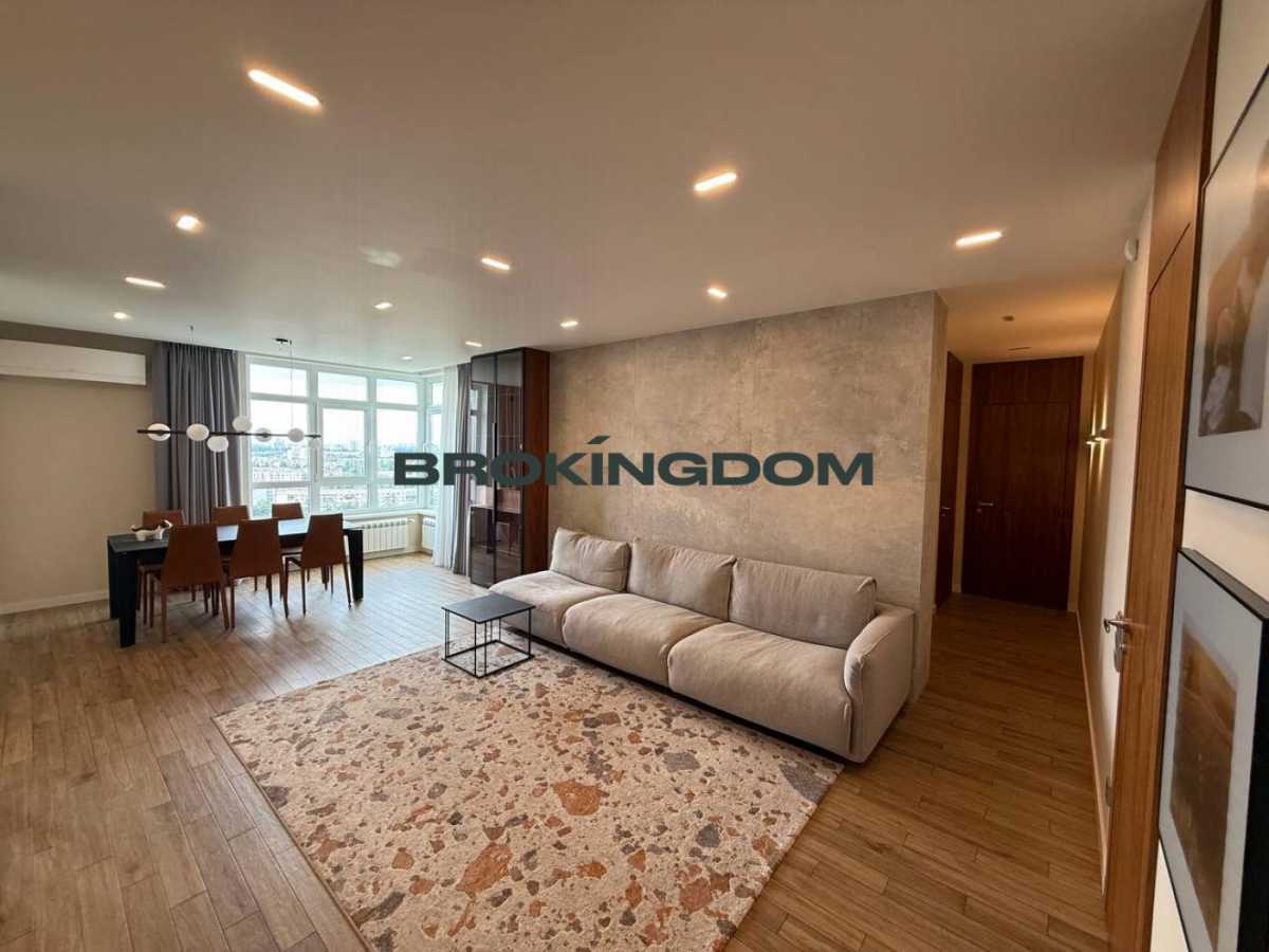 Продажа 3-комнатной квартиры 114 м², Валерия Лобановского просп., 4Б