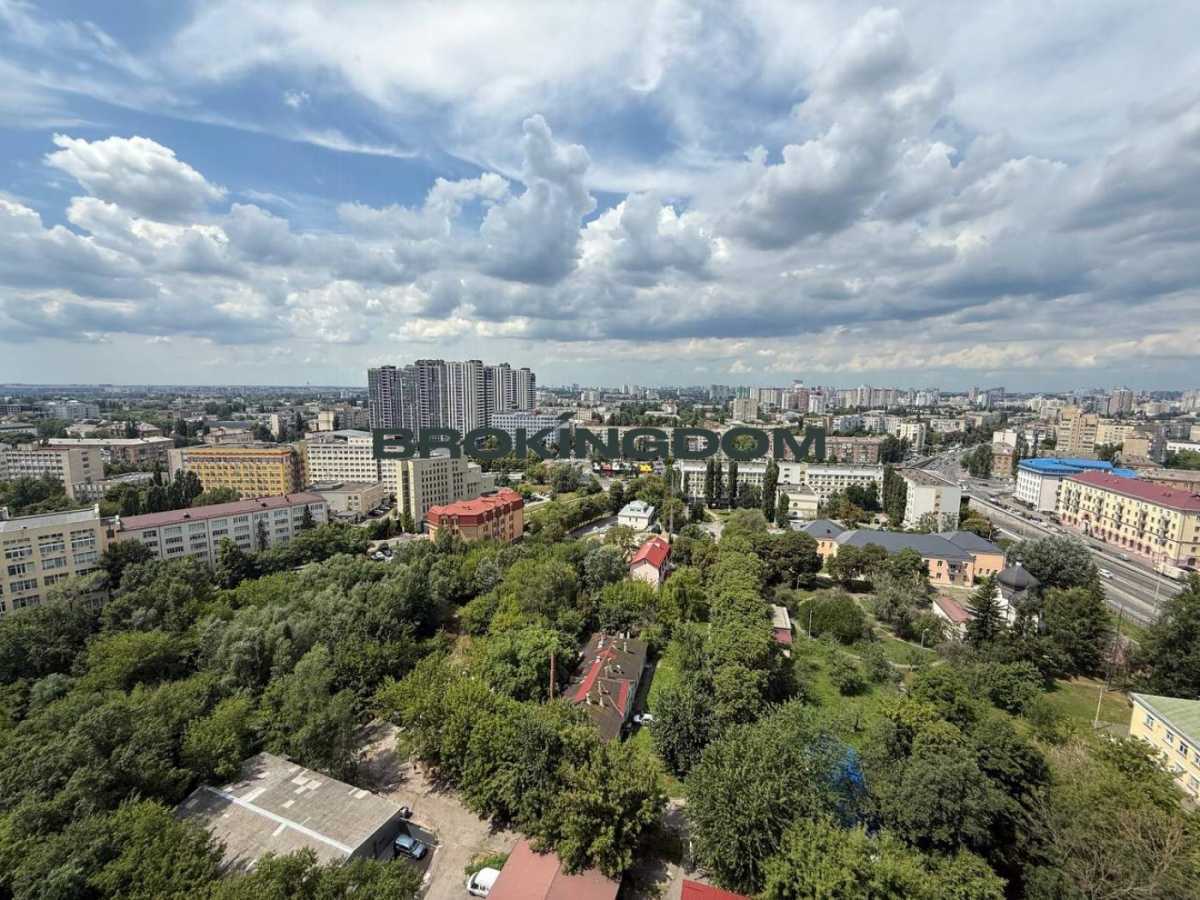 Продажа 3-комнатной квартиры 114 м², Валерия Лобановского просп., 4Б