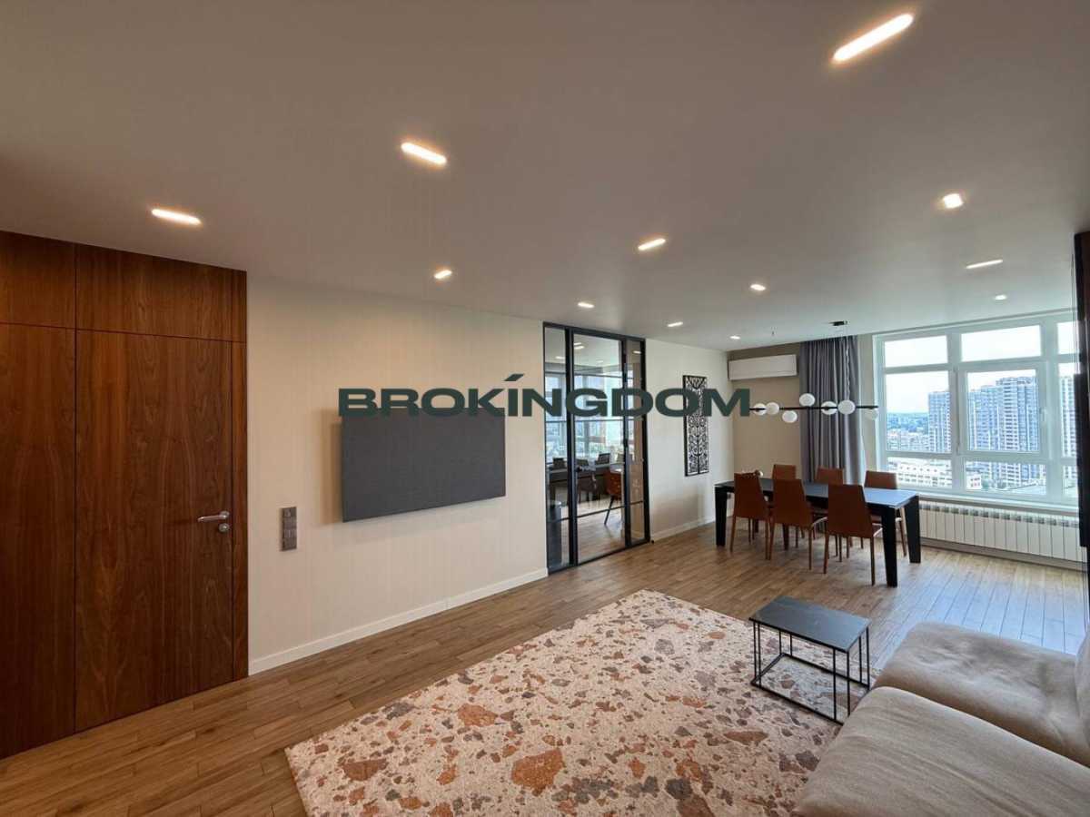 Продажа 3-комнатной квартиры 114 м², Валерия Лобановского просп., 4Б