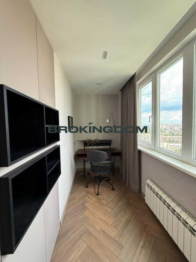 Продажа 3-комнатной квартиры 114 м², Валерия Лобановского просп., 4Б