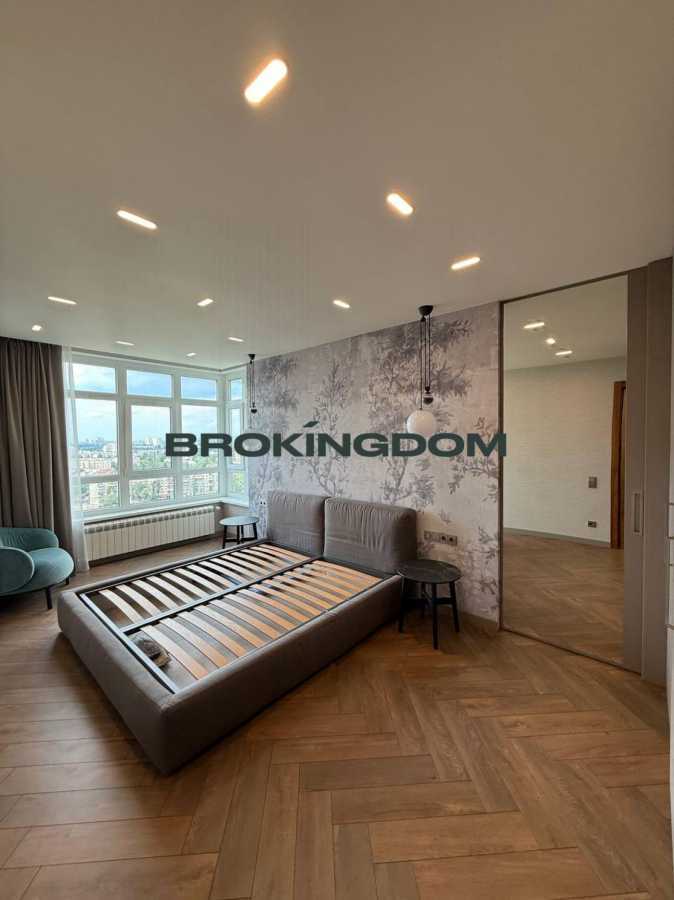 Продажа 3-комнатной квартиры 114 м², Валерия Лобановского просп., 4Б