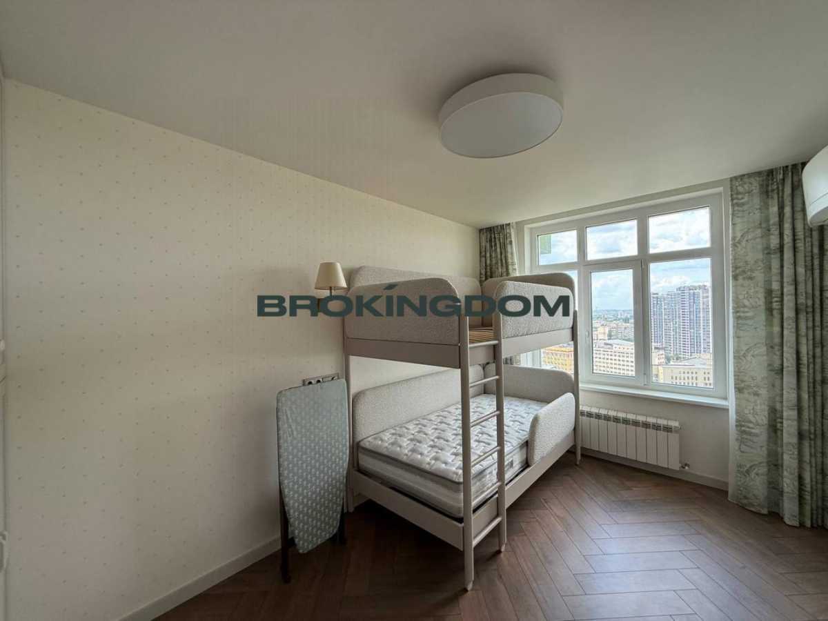 Продажа 3-комнатной квартиры 114 м², Валерия Лобановского просп., 4Б