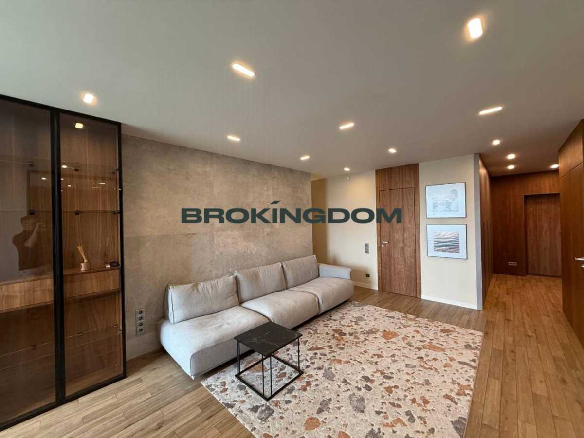 Продажа 3-комнатной квартиры 114 м², Валерия Лобановского просп., 4Б