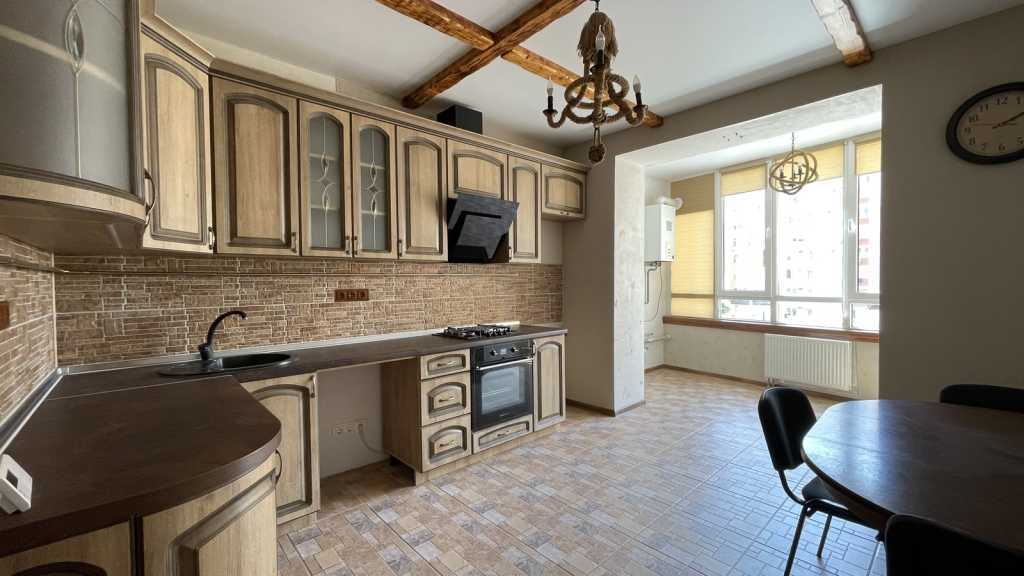 Продажа 2-комнатной квартиры 72.2 м², Лісогринівецька