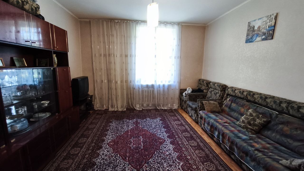 Продажа 1-комнатной квартиры 37 м², Славы бул.