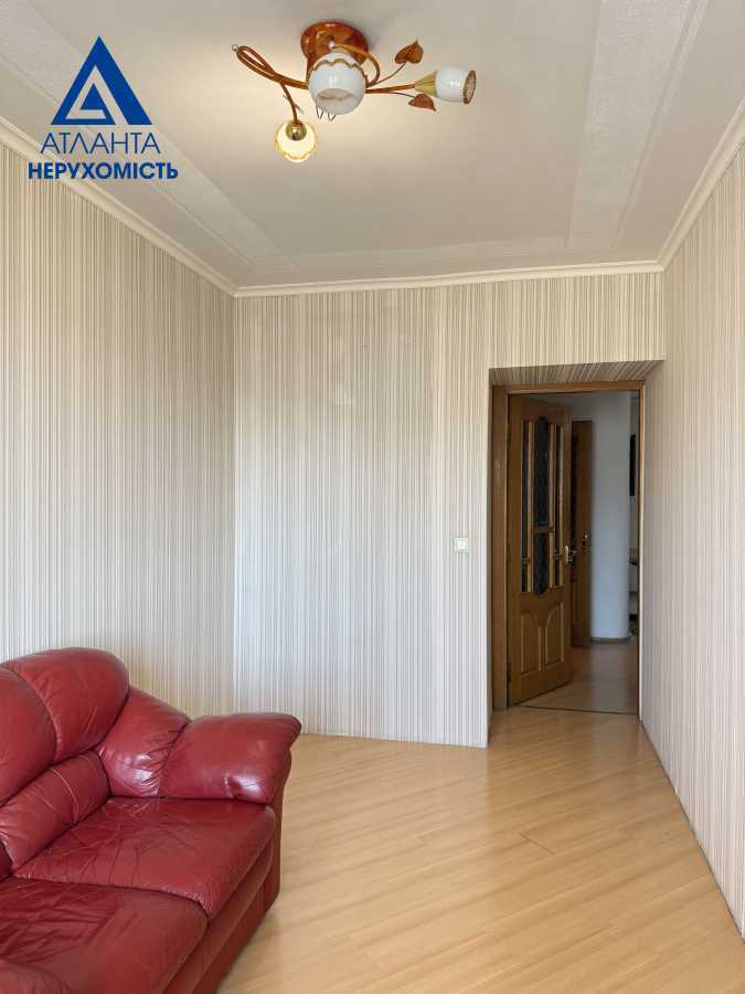 Продажа 5-комнатной квартиры 87 м², Кравчука ул., 38