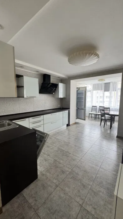 Продаж 2-кімнатної квартири 84 м², Зоопарковая вул.