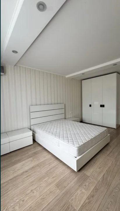 Продаж 2-кімнатної квартири 84 м², Зоопарковая вул.