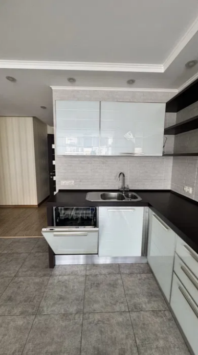 Продаж 2-кімнатної квартири 84 м², Зоопарковая вул.