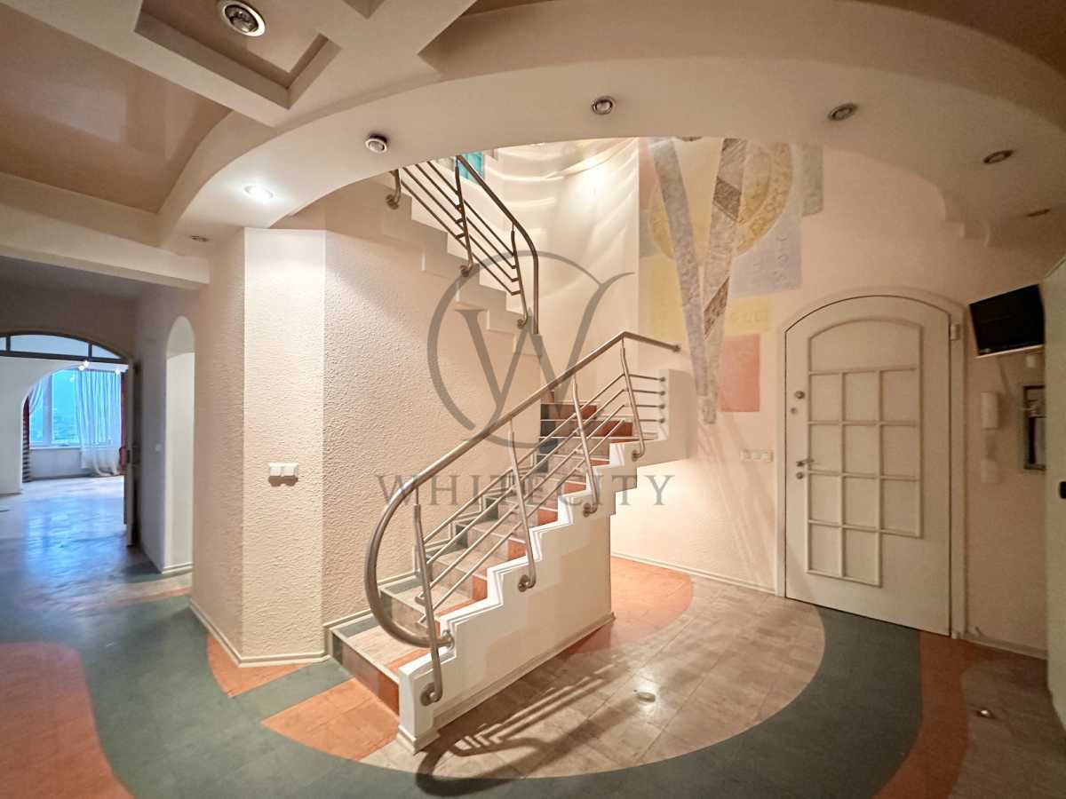 Продажа 5-комнатной квартиры 245 м², Героев Сталинграда просп., 22