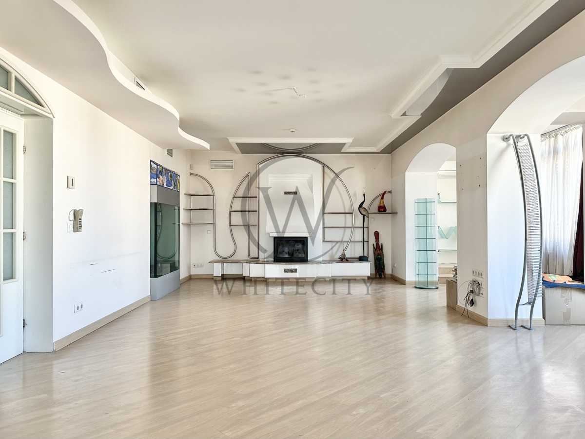 Продажа 5-комнатной квартиры 245 м², Героев Сталинграда просп., 22