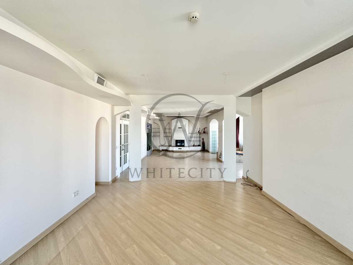 Продажа 5-комнатной квартиры 245 м², Героев Сталинграда просп., 22