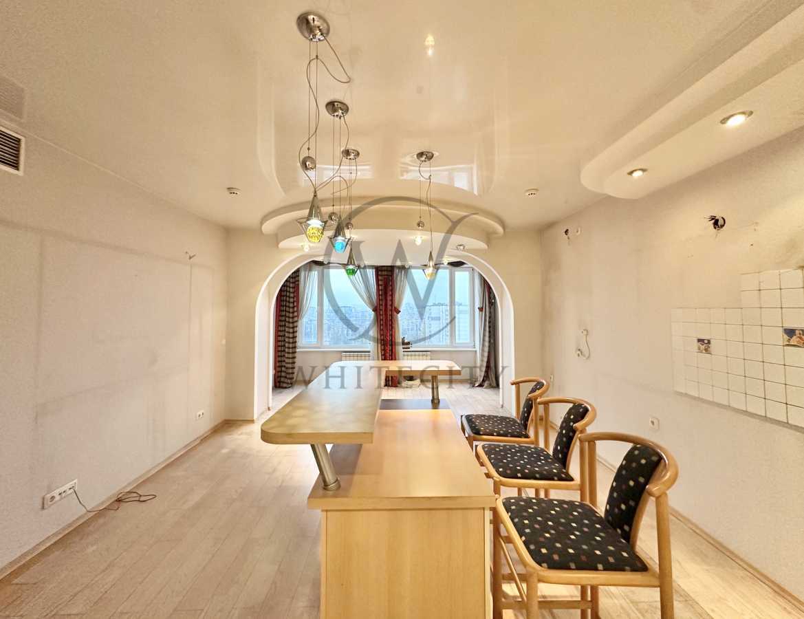 Продажа 5-комнатной квартиры 245 м², Героев Сталинграда просп., 22