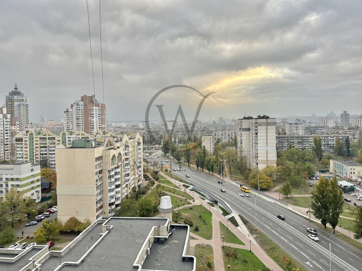 Продажа 5-комнатной квартиры 245 м², Героев Сталинграда просп., 22
