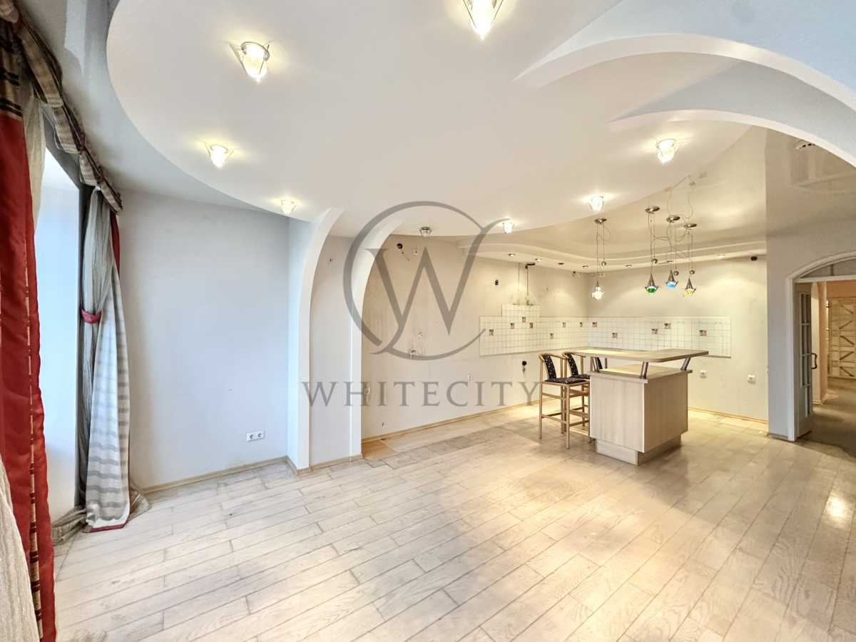 Продажа 5-комнатной квартиры 245 м², Героев Сталинграда просп., 22