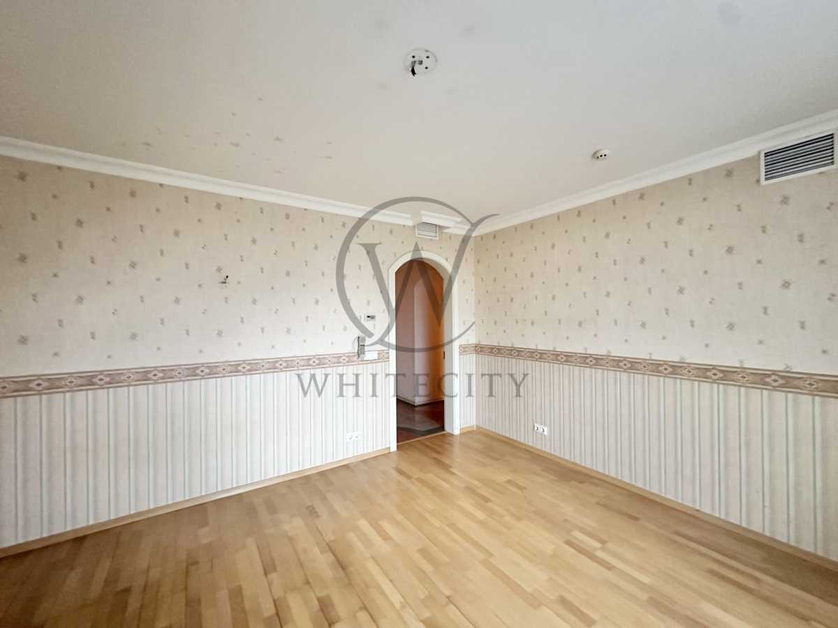 Продажа 5-комнатной квартиры 245 м², Героев Сталинграда просп., 22