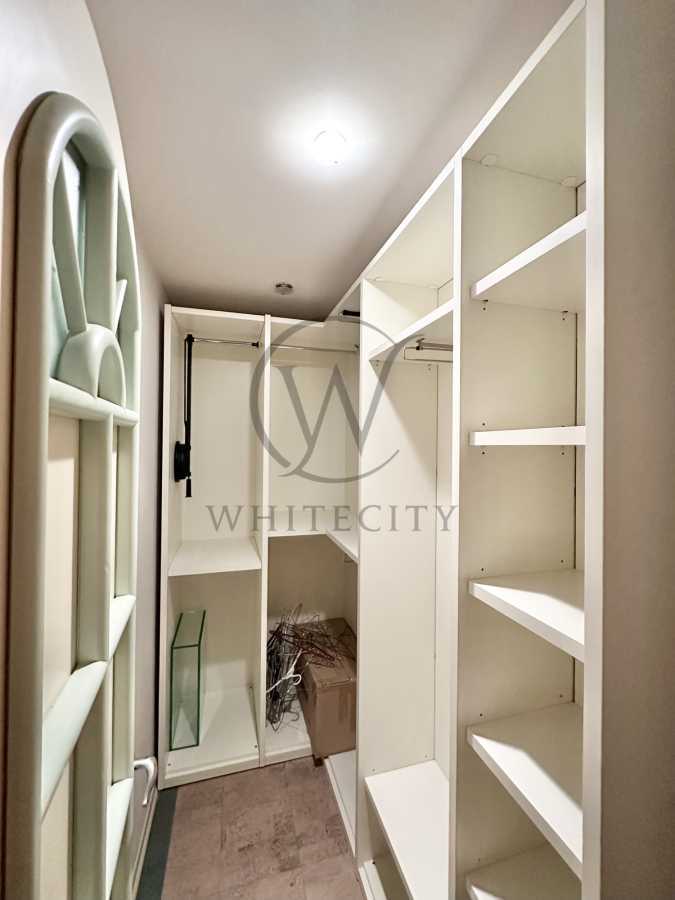 Продажа 5-комнатной квартиры 245 м², Героев Сталинграда просп., 22