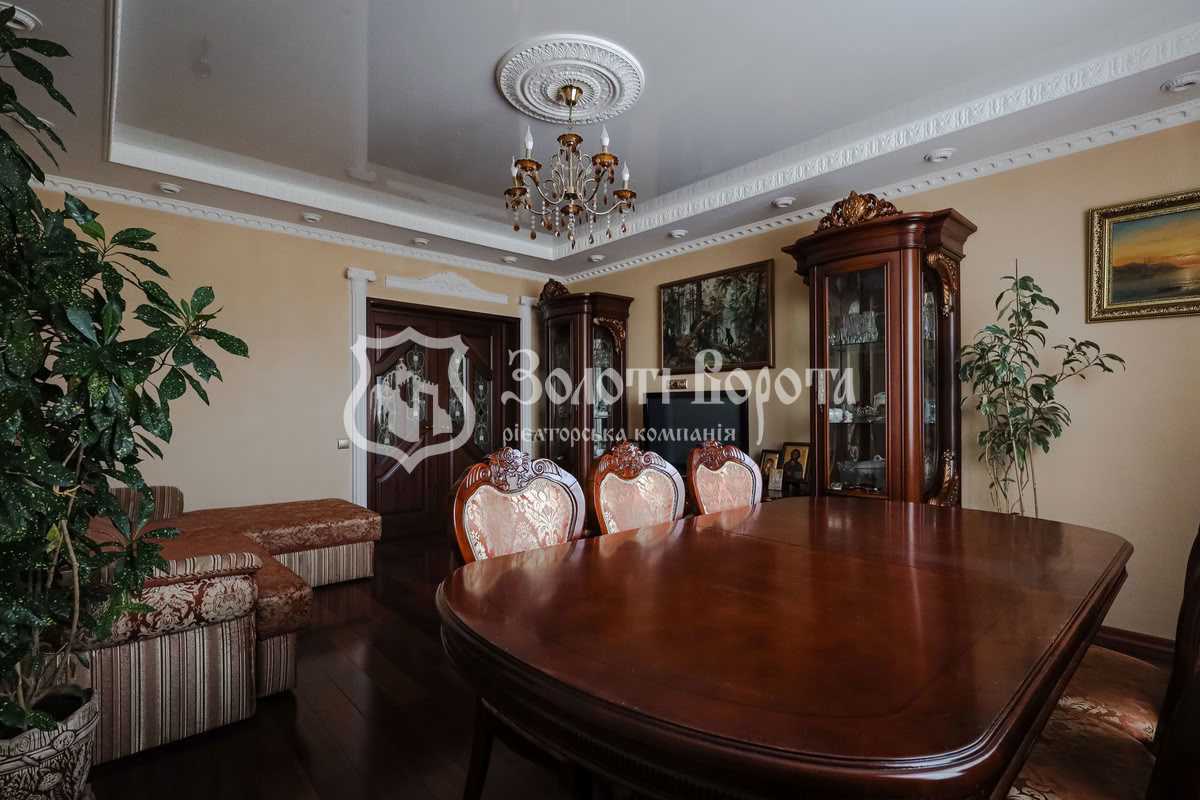 Продаж 4-кімнатної квартири 142 м², Срібнокільська вул., 1