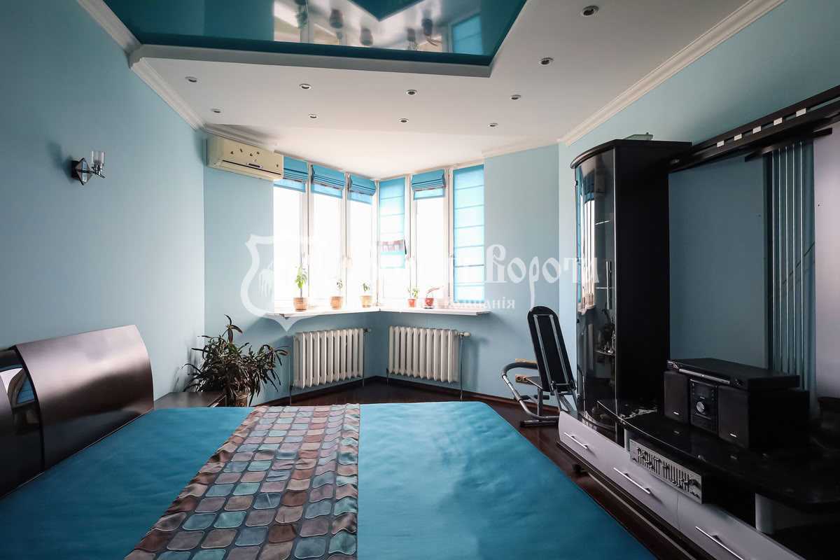 Продаж 4-кімнатної квартири 142 м², Срібнокільська вул., 1