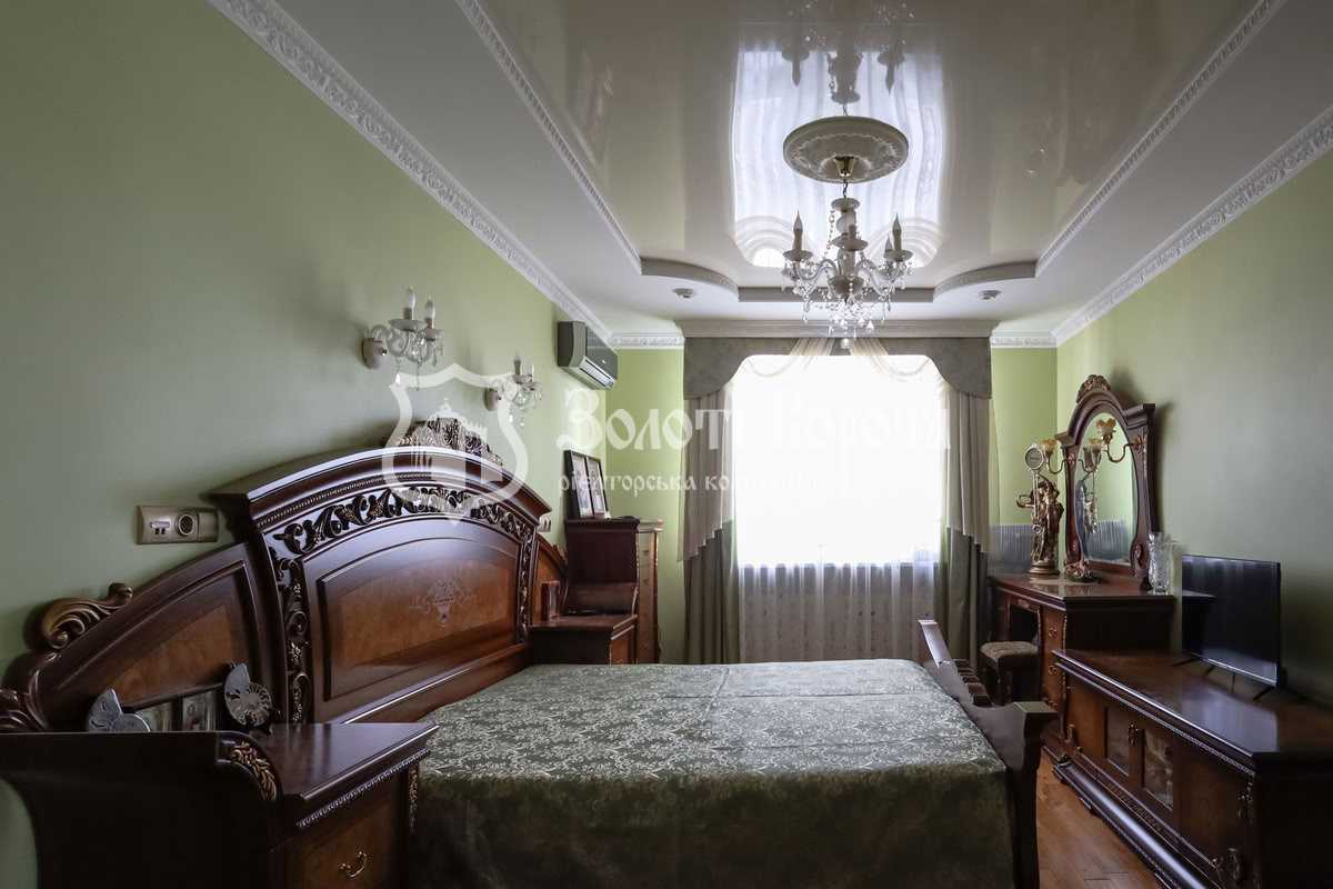 Продаж 4-кімнатної квартири 142 м², Срібнокільська вул., 1