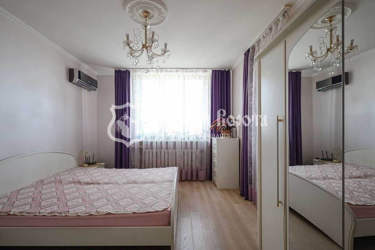 Продаж 4-кімнатної квартири 142 м², Срібнокільська вул., 1