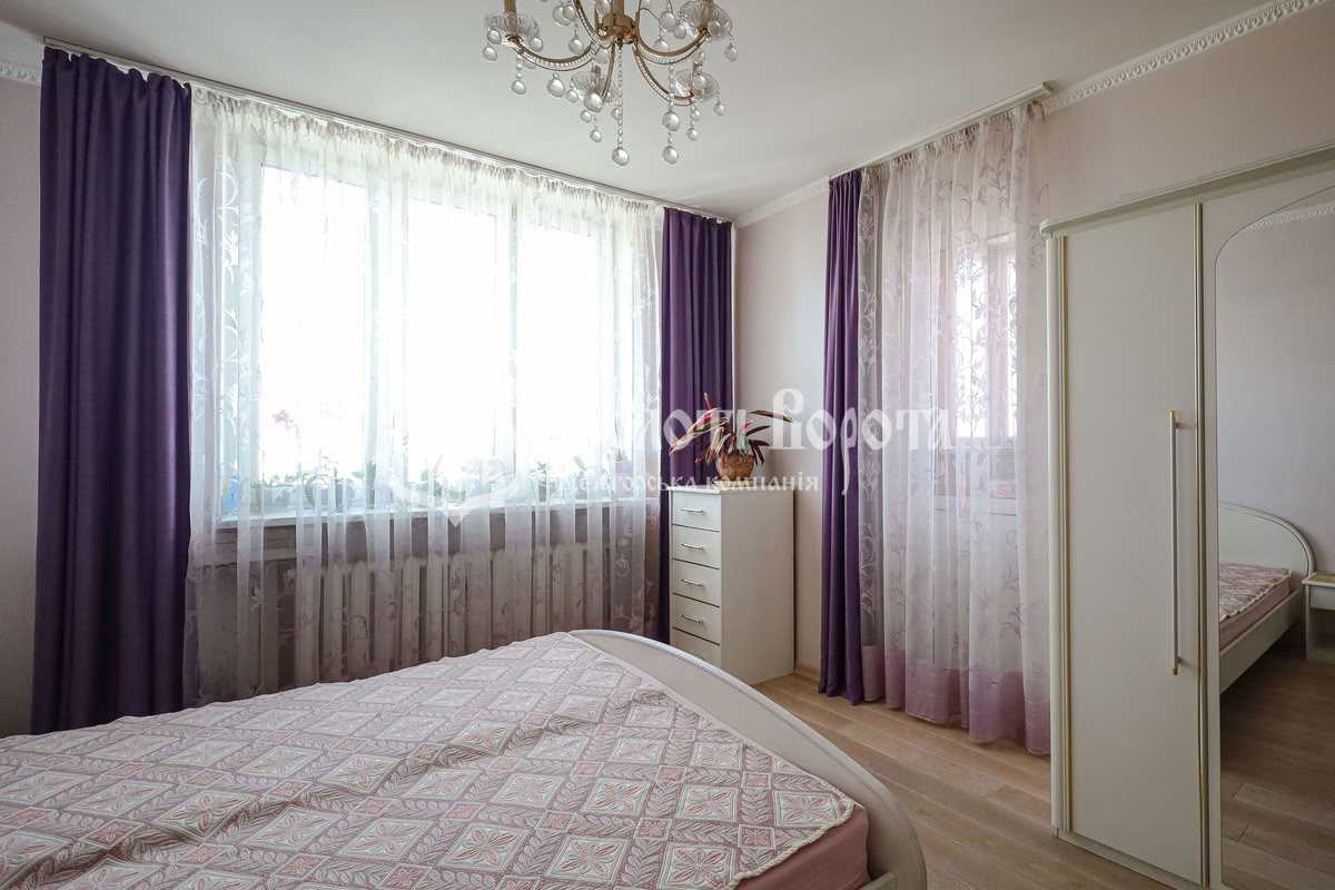 Продаж 4-кімнатної квартири 142 м², Срібнокільська вул., 1