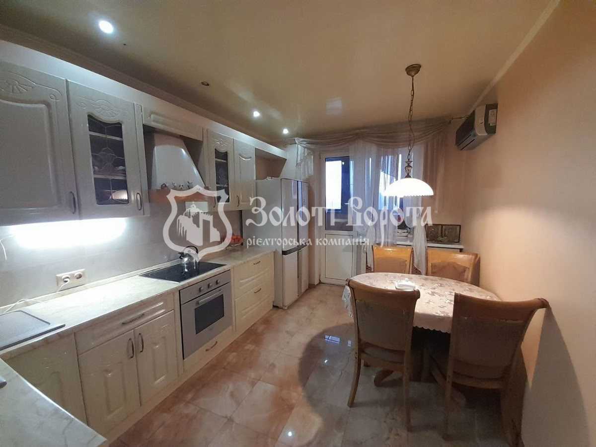 Продаж 4-кімнатної квартири 142 м², Срібнокільська вул., 1