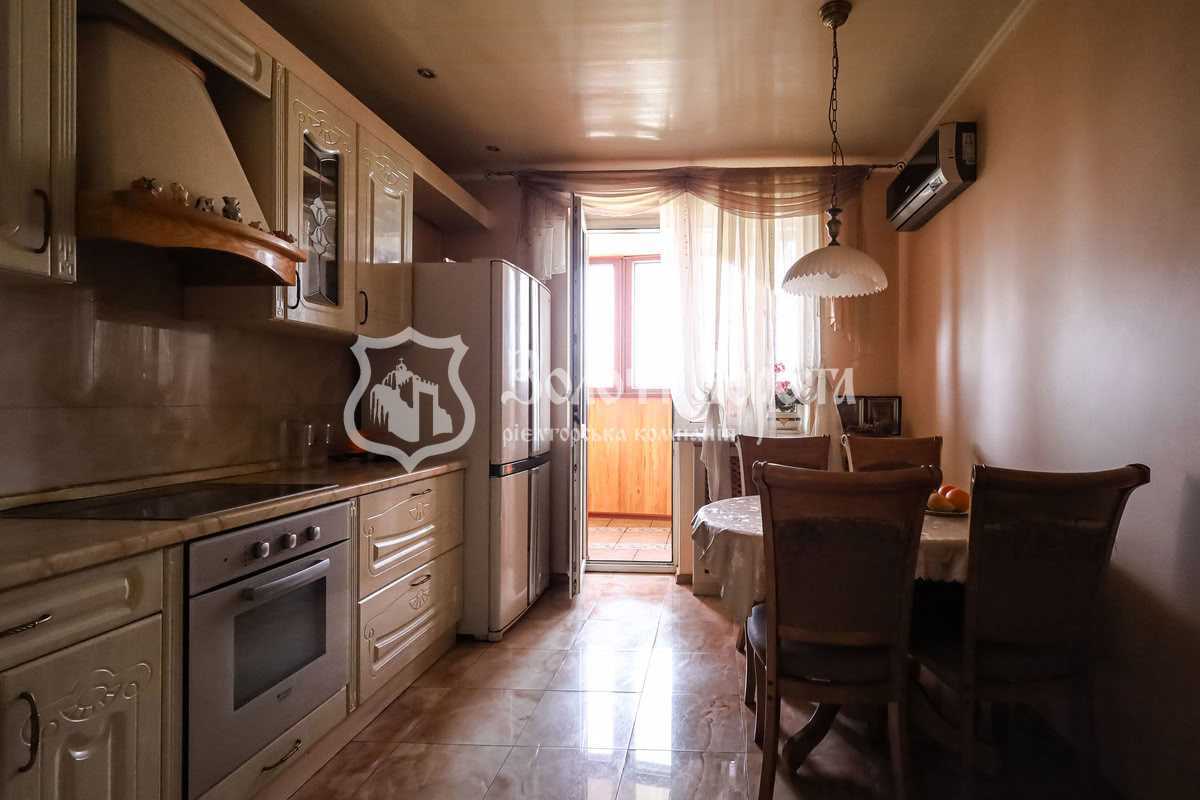 Продаж 4-кімнатної квартири 142 м², Срібнокільська вул., 1