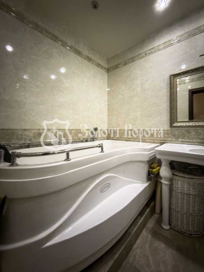 Продаж 4-кімнатної квартири 142 м², Срібнокільська вул., 1