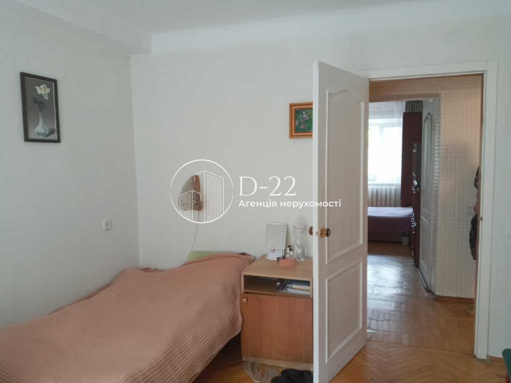 Продаж 3-кімнатної квартири 63 м², Новогоспітальна вул., 5