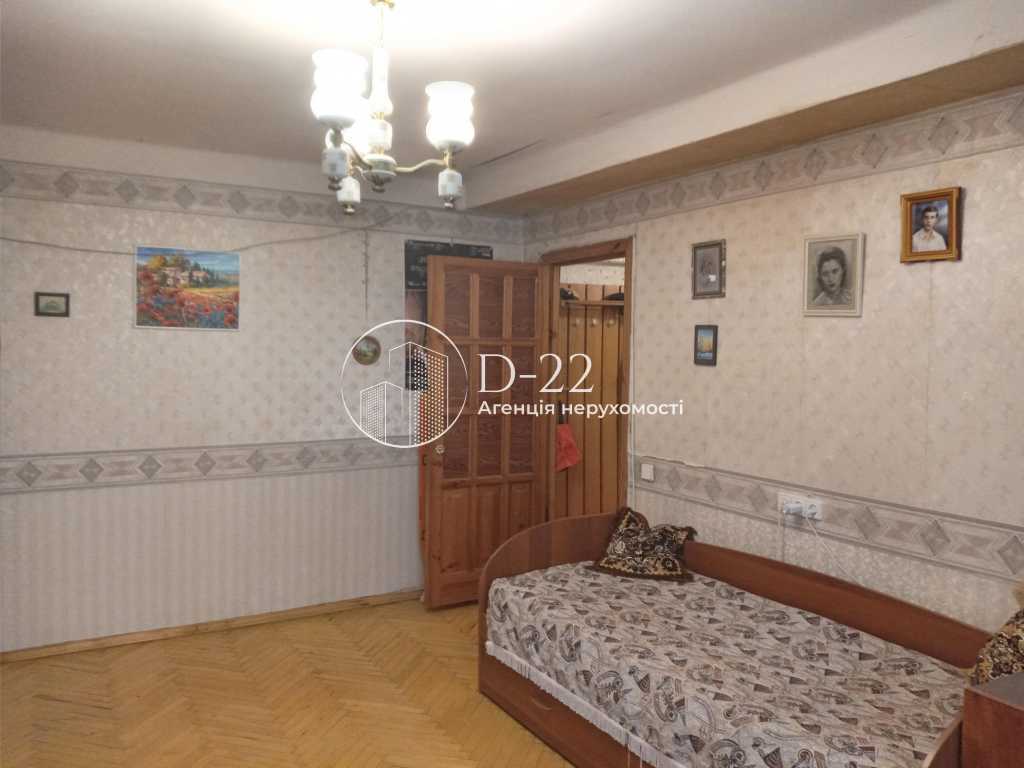 Продаж 3-кімнатної квартири 63 м², Новогоспітальна вул., 5