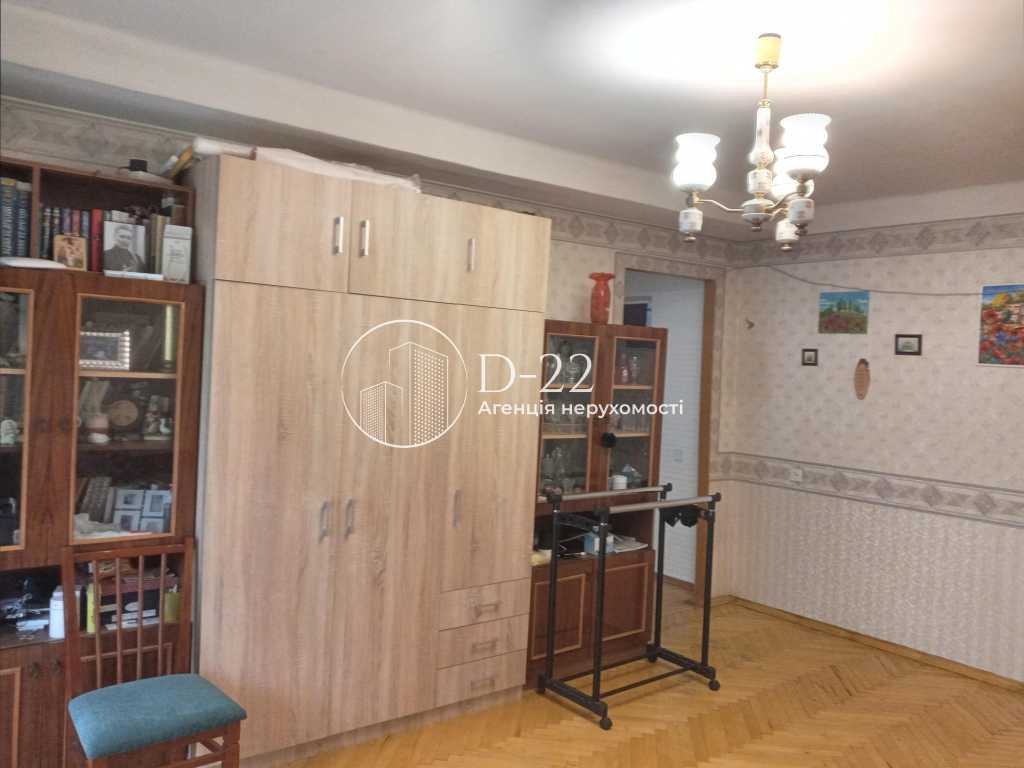 Продаж 3-кімнатної квартири 63 м², Новогоспітальна вул., 5