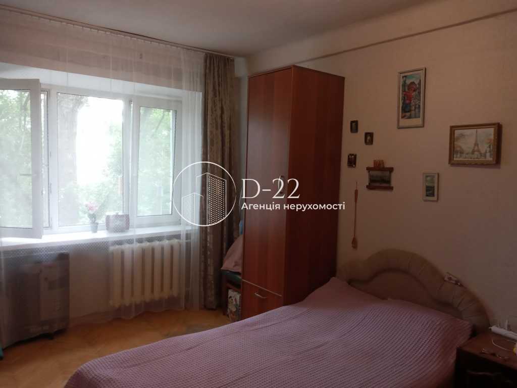 Продаж 3-кімнатної квартири 63 м², Новогоспітальна вул., 5