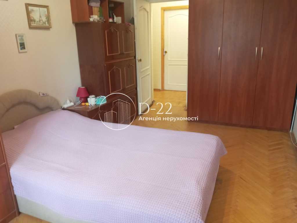 Продаж 3-кімнатної квартири 63 м², Новогоспітальна вул., 5