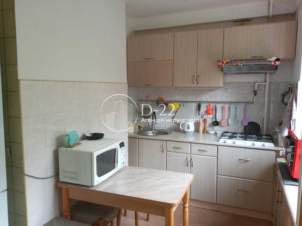 Продаж 3-кімнатної квартири 63 м², Новогоспітальна вул., 5