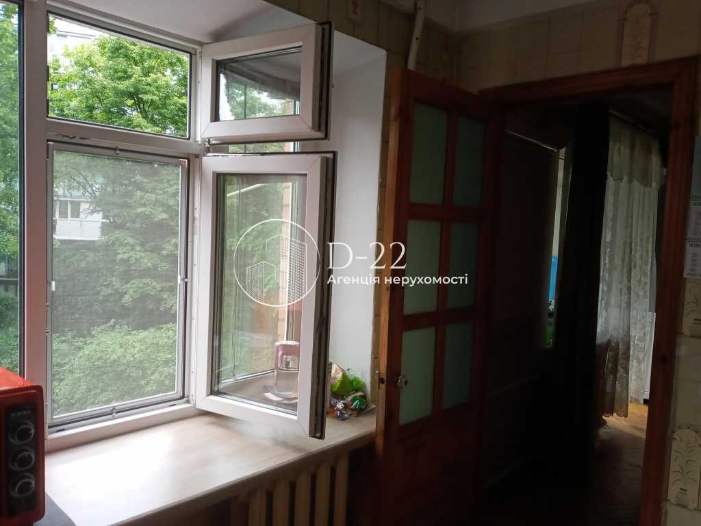 Продаж 3-кімнатної квартири 63 м², Новогоспітальна вул., 5